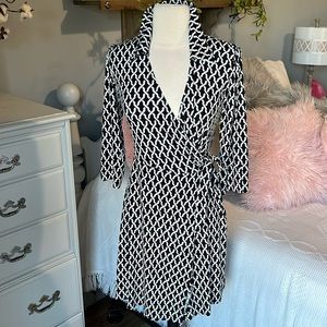 Laundry Shelly Segal Black White Wrap Dress Collared Belted Silky Womens XS